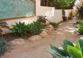 Decomposed granite is made up of granite aggregates a 1/4 or smaller. 16 Beautiful Decomposed Granite Landscaping Ideas Designs