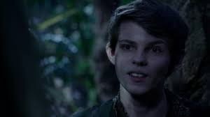 Peter Pan Once Upon A Time This Guy S Got Some Major Eyebrow Action Peter Pan Ouat Robbie Kay Peter Pan Peter Pan Imagines