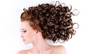 Réaliser une tresse d'épi de chaque côté et assembler. Fond D Ecran Visage Femmes Maquette Fond Simple Cheveux Longs Brunette Epaules Nues Fond Blanc Profil Yeux Marrons Marron Cheveux Boucles Tete Costume Coiffure Cheveux Bruns Coloration De Cheveux Accessoire De Mode