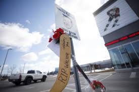 The elder gretzky, an avid hockey player as a youth and a keen analyst of the game, is credited by his famous son as playing a key role in his phenomenal success as a player. Cxgdljlhhyzjcm