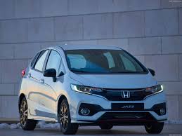 Novaya honda jazz orientirovana na pyat tipov voditelej. Honda Jazz 2018 Pictures Information Specs