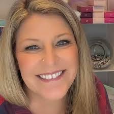 Gretchen Hirczak's Instagram, Twitter & Facebook