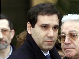 Erika e omar.i due avevano rispettivamente 16 e 17 anni quando a novi ligure, nel 2001, uccisero la mamma di erika, susanna cassini, e il fratellino undicenne, gianluca. Delitto Di Novi Ligure Il Massacro Di Erika E Omar Che Sconvolse L Italia Corriere It