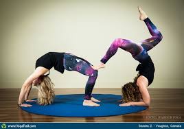 Simple Yoga Poses For Childless Couples Yogas Yogas Acro Yoga Poses Two Person Yoga Poses Basic Yoga Poses