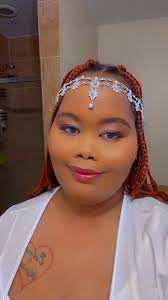 Good day who's available to do a soft glam now ?