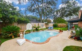 Oportunidad casa de 3 cuartos y 2 baños en Houston 77095. Podrías calificar  con 0% de enganche con nuestros prestamistas. Nos puedes llamar al  832-803-4580 Listing by Reese Mullennix, Armstrong Real Estate Texas Xpert  Realty