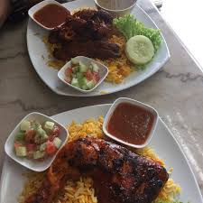 Bismillahirrahmanirrahim, nasi arab mandy dimakan tanpa kuah , hanya nasi, ayam, salad. Restoran Nasi Arab 115 44 Visitors
