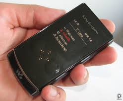 Sony Ericsson W980 - music that divides ...