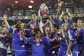 Le championnat devait se dérouler du 12 juin au 12 juillet 2020 mais, suite à la pandémie de coronavirus, il a été programmé pour l'été 2021. Euro 2000 Il Y A 15 Ans Les Bleus Remportaient Leur Deuxieme Championnat D Europe