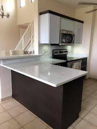Its primary use is as a countertop and benchtop surface, though it has many other applications. Cocina En Pvc Con Tope En Corian Estimados Gabinetes Emrvdesign Rivera ÙÙŠØ³Ø¨ÙˆÙƒ