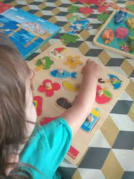 Elija un conjunto de objetos que encajen o se relacionen entre sí como por ejemplo una llave y un candado, un lápiz y un papel, un jabón y una toalla, etc. Ypshlh Ek8esh Zygizontas Sfyrokopwntas Juegos Para Ninos De Dos Anos Online Fireerniegrunfeld Com