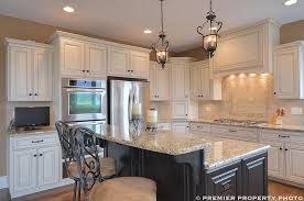 11882 Brooke Ct Frankfort Il 60423 Zillow Beige Kitchen Kitchen Inspirations Home Kitchens