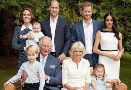 Díky uváděným rozhovorům s dianinou rodinou a nejbližšími přáteli i. Oficialni Snimky Kralovske Rodiny Od Viktorie Az Po Eru Kate A Meghan Zeny Cz