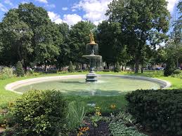 Photo De Pierre Beaulieu Beautiful Fountain In Saint Henri Montreal Canada In 2020 Golf Courses Field Baseball Field