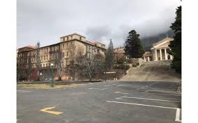 The university of cape town (uct) has begun evacuating students from the campus as a runaway veldfire close to students were being evacuated from uct as a fire made its way to the university. Ceiaxqs1dn541m