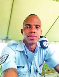 Cop accidentally shoots own knee