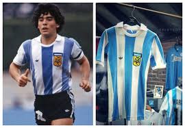 De groene en rode kleuren uit de vlag van. Kostbaar Shirt Van Maradona In Twentse Handen De Maat Van Pluisje Dat Kan Niet Missen Buitenlands Voetbal Ad Nl