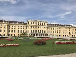 Depuis les années 1960 , c'est l'un des sites touristiques les plus visités de vienne. Schonbrunn Palace Compare Tickets And Tours