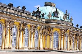 El a decis, la întoarcerea în rusia, să construiască monumente asemănătoare în sankt petersburg, care a devenit noua capitală a rusiei în 1712. Cele 14 AtracÈ›ii Turistice De Top Din Potsdam Atractii Turistice