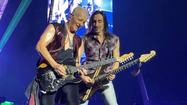 Watch: DEF LEPPARD Joined By EXTREME's NUNO BETTENCOURT For 'Slang'  Performance In London - BLABBERMOUTH.NET