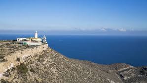 Continuaremos siempre bordeando la costa hacia el parque natural del cabo de gata, pasando la zona hotelera más bien masificada entre garrucha y mojacar, para dar paso a una carretera espectacular y llena de curvas que nos sube para sobrepasar sierra cabrera y a continuación nos deja caer precipitadamente otra vez al nivel del mar. Carboneras Elegida Mejor Destino De Verano En Espana