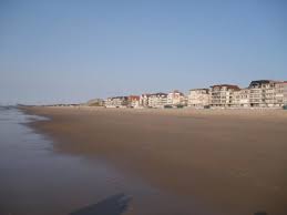 Gut erkennbar ist der kinderspielplatz direkt am strand. Bilder Strand De Haan Strandpromenade De Haan De Haan Flandern Belgien
