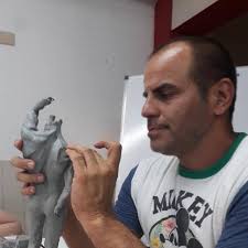 Alejandro Quiñones -escultor-