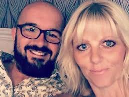 Heartbroken family say mum 'fought like a warrior' before death from bowel  cancer aged 43