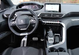 Le nouveau peugeot 3008 est propose avec le petit trois cylindres essence 12 puretech developpant 130 ch. Peugeot 5008 Gt Line Carwalk