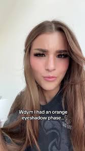 Khloe Kardashian Orange Eyeshadow