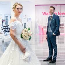 Verschiedenster stilrichtungen von kurz und frech über schlicht, extravagant bis hin zum klassischen brautkleid. Braut Und Abendmode In Lubeck Just Celebrate
