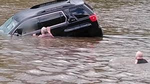 witnesses: good samaritans rescue woman