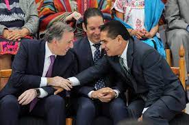 Silvano aureoles, gobernador de michoacán, empujó a un hombre que protestaba en la plaza principal del municipio de aguililla en donde el mandatario estatal hacía una visita para. Nueva Crisis En El Prd Por El Apoyo De Uno De Sus Gobernadores Al Candidato Del Pri Internacional El Pais