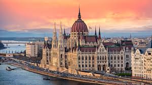 With easy access to europe due to its convenient location, as well as growth as an economic powerhouse in the region, visitors to hungary will. Parlamentul Ungar ClÄƒdire Din Budapesta Ungaria Budapest City Travel And Tourism Budapest