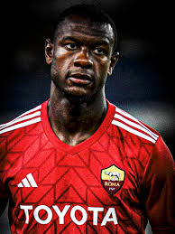 Evan Ndicka : Recrue idéale pour le PSG ?