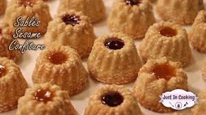 Recette De Sables Aux Graines De Sesame Et A La Confiture En 2020 Recette Sable Recette Patisserie Orientale Recette Petit Sable