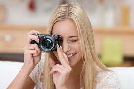 Donne Con La Macchina Fotografica Del Giocattolo Fotografia Stock
