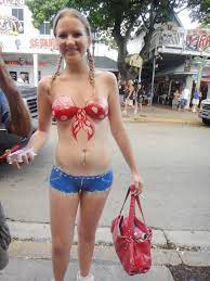 Users rated the teen getting body painted in public videos as very hot with a 84% rating, porno video uploaded to main category: Teen Girl Body Paint