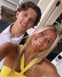 Selena Saunders's Instagram, Twitter & Facebook