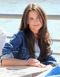 Look It S Katie Holmes With Kate Middleton Hair Kate Middleton Hair Long Hair Styles Katie Holmes Hair