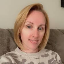 Amanda Munn's Instagram, Twitter & Facebook