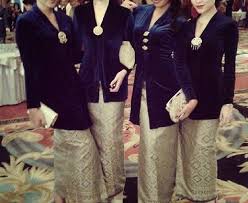 Kebaya ini cocok dipakai dipadukan dengan kai 46 Kebaya Kartini Ideas Kebaya Batik Kebaya Model Kebaya