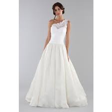 Trova gli abiti da sposa economici online in italia? Noleggia Online Abito Da Sposa Con Corpetto In Pizzo Monospalla By Ilenia Sweet By Bellantuono Drexcode