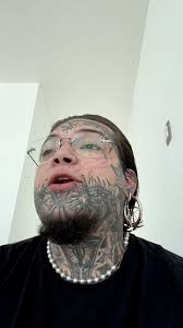 CUANTOS AÑOS TENGO? Nunca pense tener que hacer un video diciendolo pero la  gente ya me empieza a tratar como señor, creen q sea por los tattoos? O a  lo mejor por que peso 105 kilos JSJAJSJA ...
