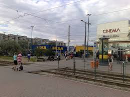 Az örs vezér terén a zöld kancsó presszó felé a felüljáróból felérve bal kéz felől valószínűleg régen volt egy hamutartó/szemetes, mert a megszokásból adódóan a dohányosok annak helyére dobálják a csikkeket. Ors Vezer Tere Nagyzuglo Mapio Net