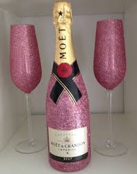 Win A Bottle Of Moet And 2 Glitter Glasses Families Magazine Glitter Bottle Glitter Champagne Bottles Glitter Glasses