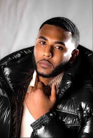 Damian Lee's Instagram, Twitter & Facebook