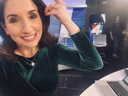 Hey, hey!! How are you all? Oh, and yes, that's Jeff in the corner 😜 🙃.  What's going on, everybody? 💜