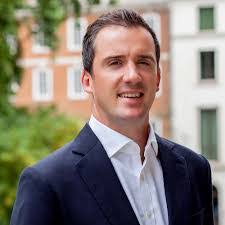 Douglas Abram's Instagram, Twitter & Facebook