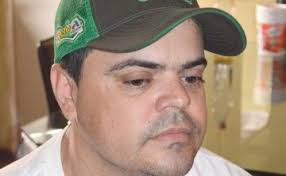 Jason, el niño que no puede comer, espera tu ayuda